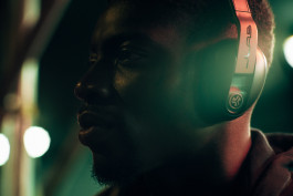 Lifestyle-Fotograf-Berlin-Marcus-Rex-Headphones-Kopfhorer-Musik-London_Model-Werbung 