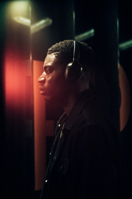 Lifestyle-Fotograf-Berlin-Marcus-Rex-Headphones-Kopfhorer-Musik-London_Model-Werbung 