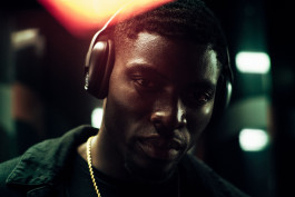 Lifestyle-Fotograf-Berlin-Marcus-Rex-Headphones-Kopfhorer-Musik-London_Model-Werbung 